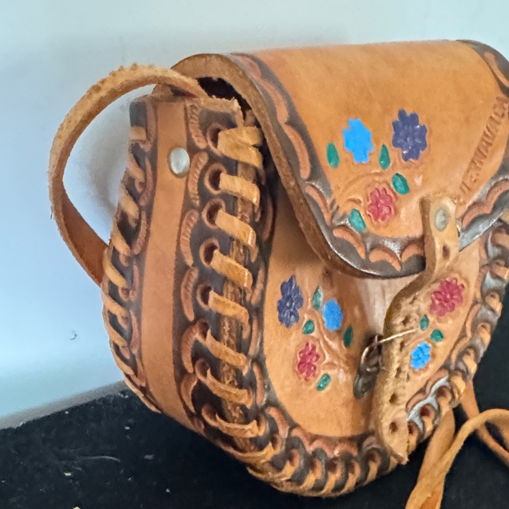 Vintage Handcrafted hand tooled Floral Tan Leather Crossbody Bag - Picture 2 of 9
